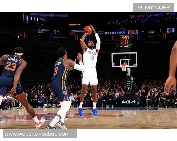 乔治表现平平17投仅中6得17分3篮板3助攻并遭遇5次犯规