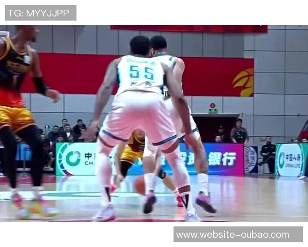 米奇约翰逊：客场挑战增强球队凝聚力与团结精神